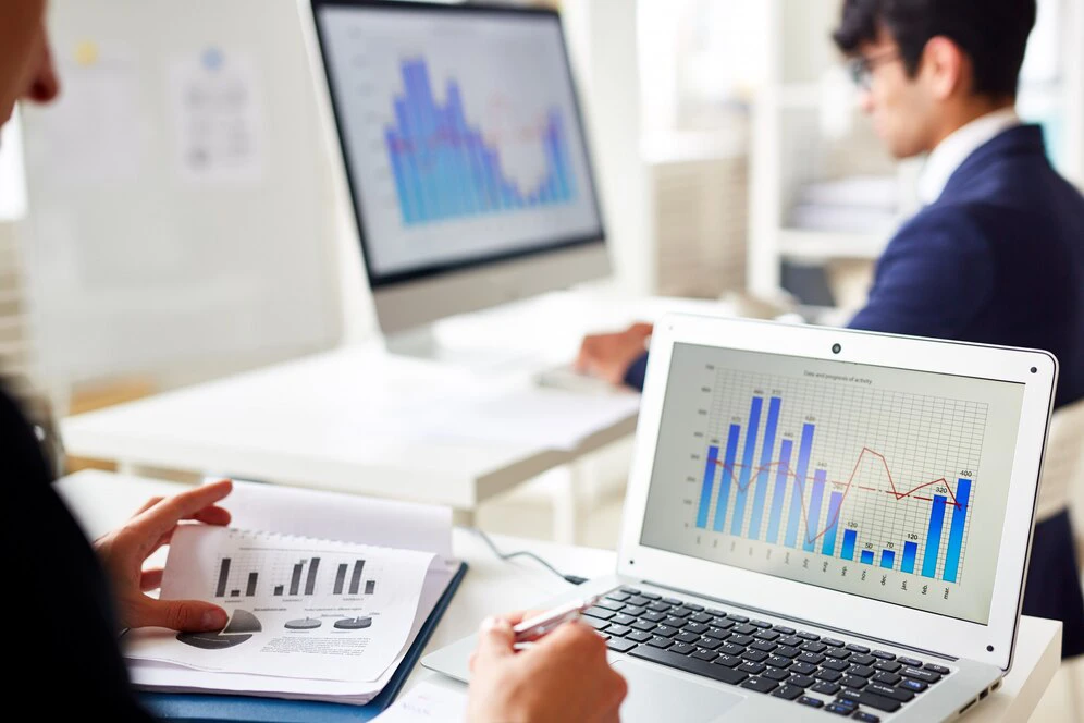 financial-analytics-img